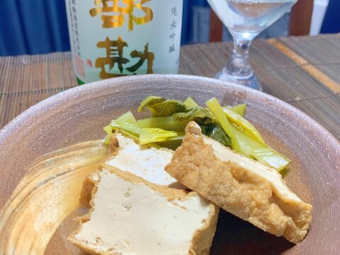 簡単ヘルシー、厚揚げと小松菜のめんつゆ煮